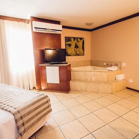 Hotel Crystal Londrina Exterior foto